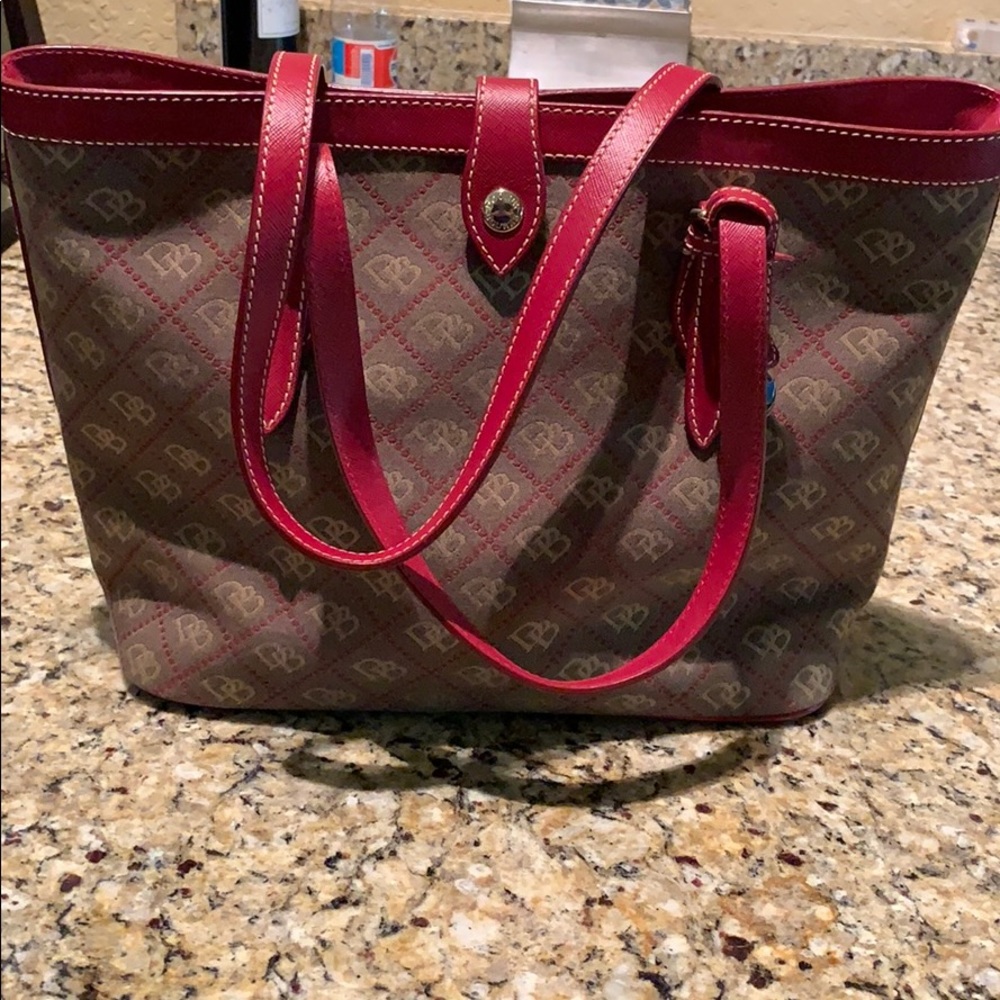 AUTHENTIC Dooney & Bourke Purse